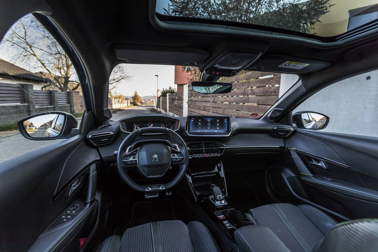 2020-01-Peugeot208091.jpg