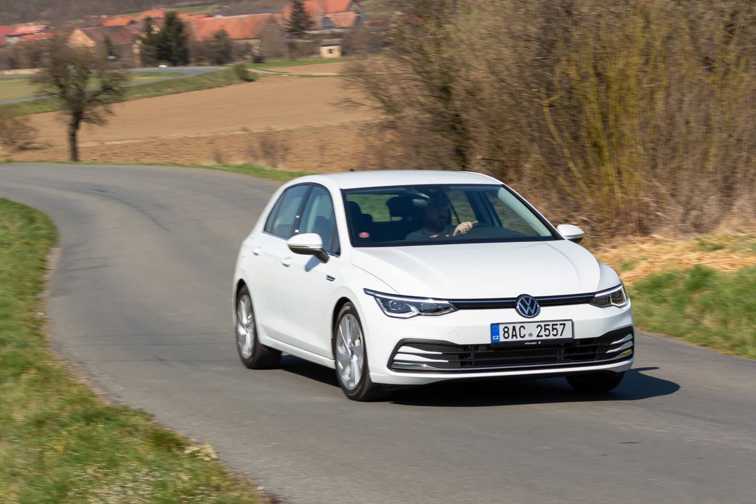 2020-04-Volkswagen-Golf-1.5-eTSI-2020-18.jpg