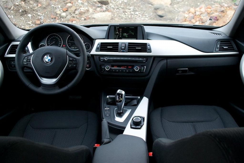 2011-10-bmw-320i-efficient-dynamics-45.jpg