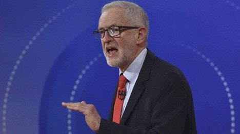 Náhledový obrázek - Bude britské zdravotnictví na prodej? Američané mají zájem, tvrdí Corbyn