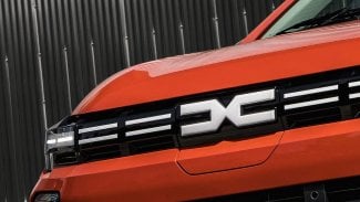 Náhledový obrázek - Jestli to takhle půjde dál, v Itálii kromě domů budou za jedno euro nabízet i elektromobily. Dacia tam nestojí ani 100 tisíc