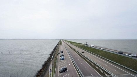 Náhledový obrázek - Pískem proti vzestupu vod. Nizozemsko bojuje s nebezpečím záplav
