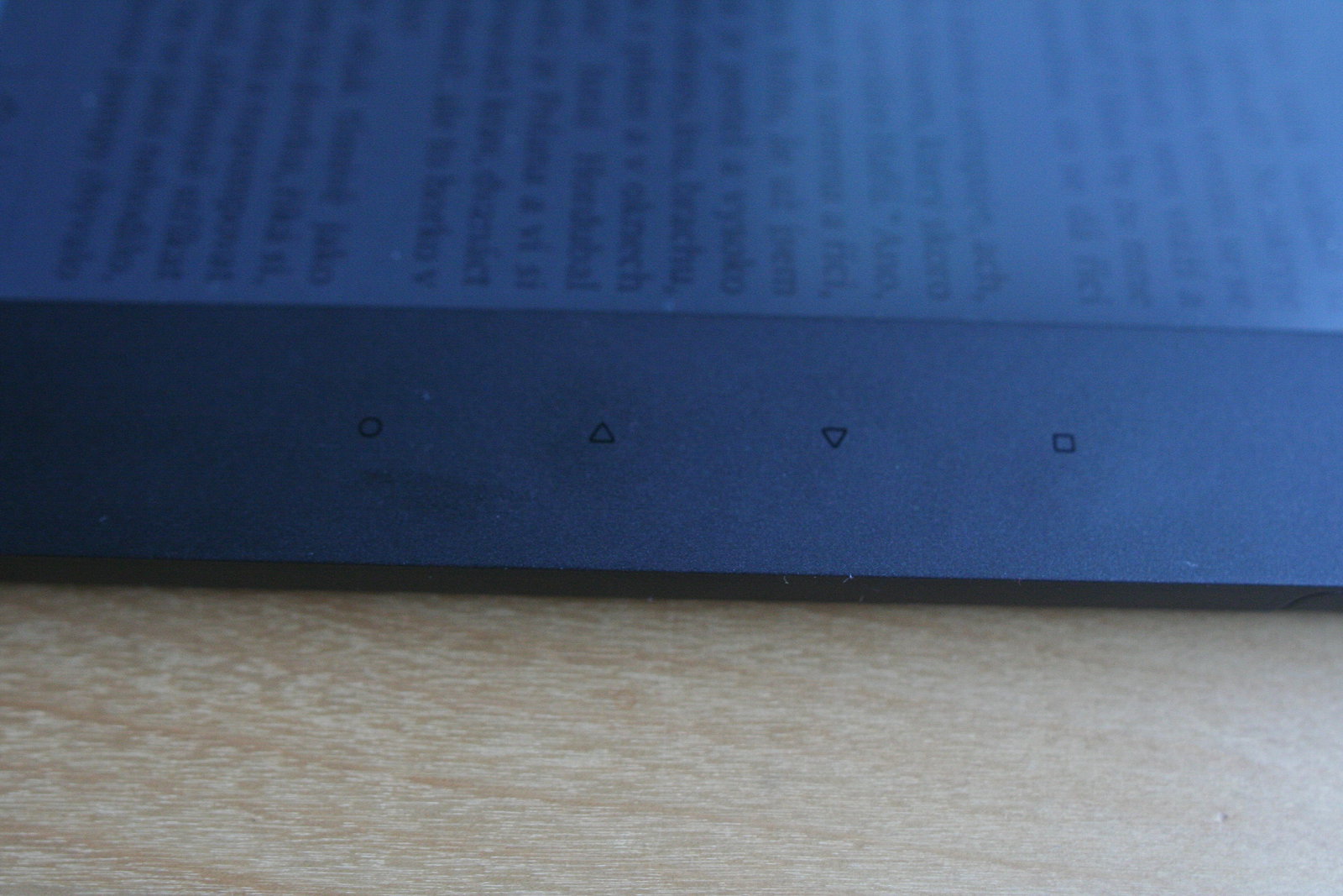 PocketBook Color Lux srovnání s Kindle a iPad