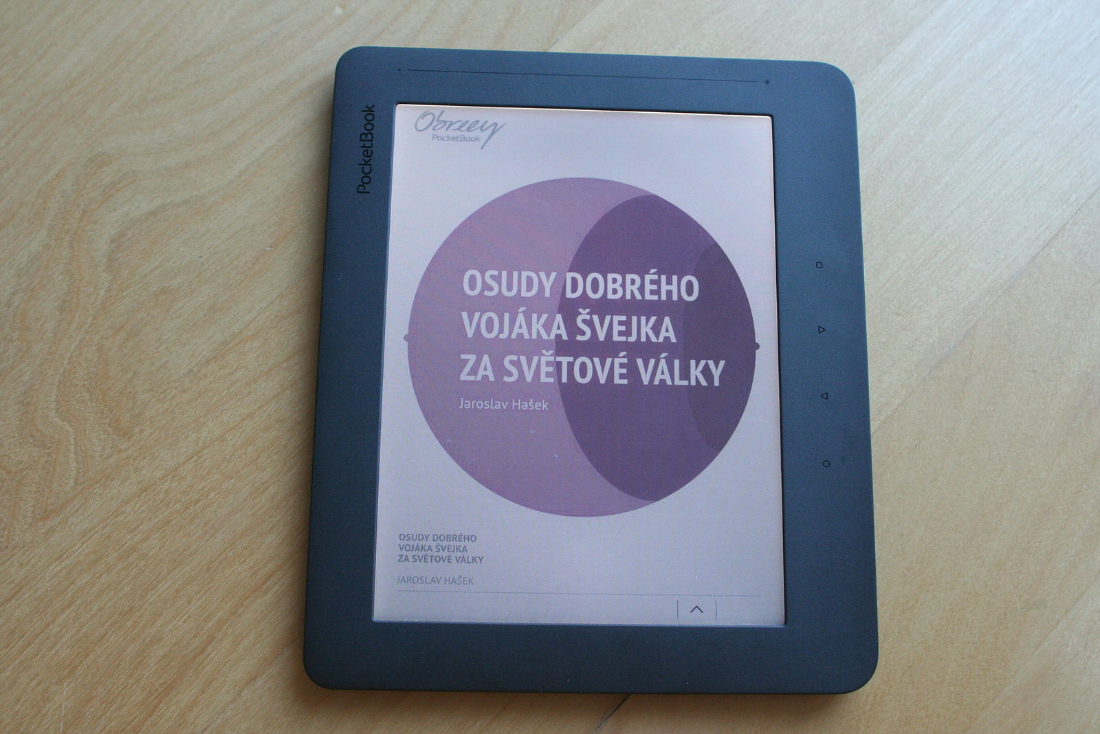 PocketBook Color Lux srovnání s Kindle a iPad