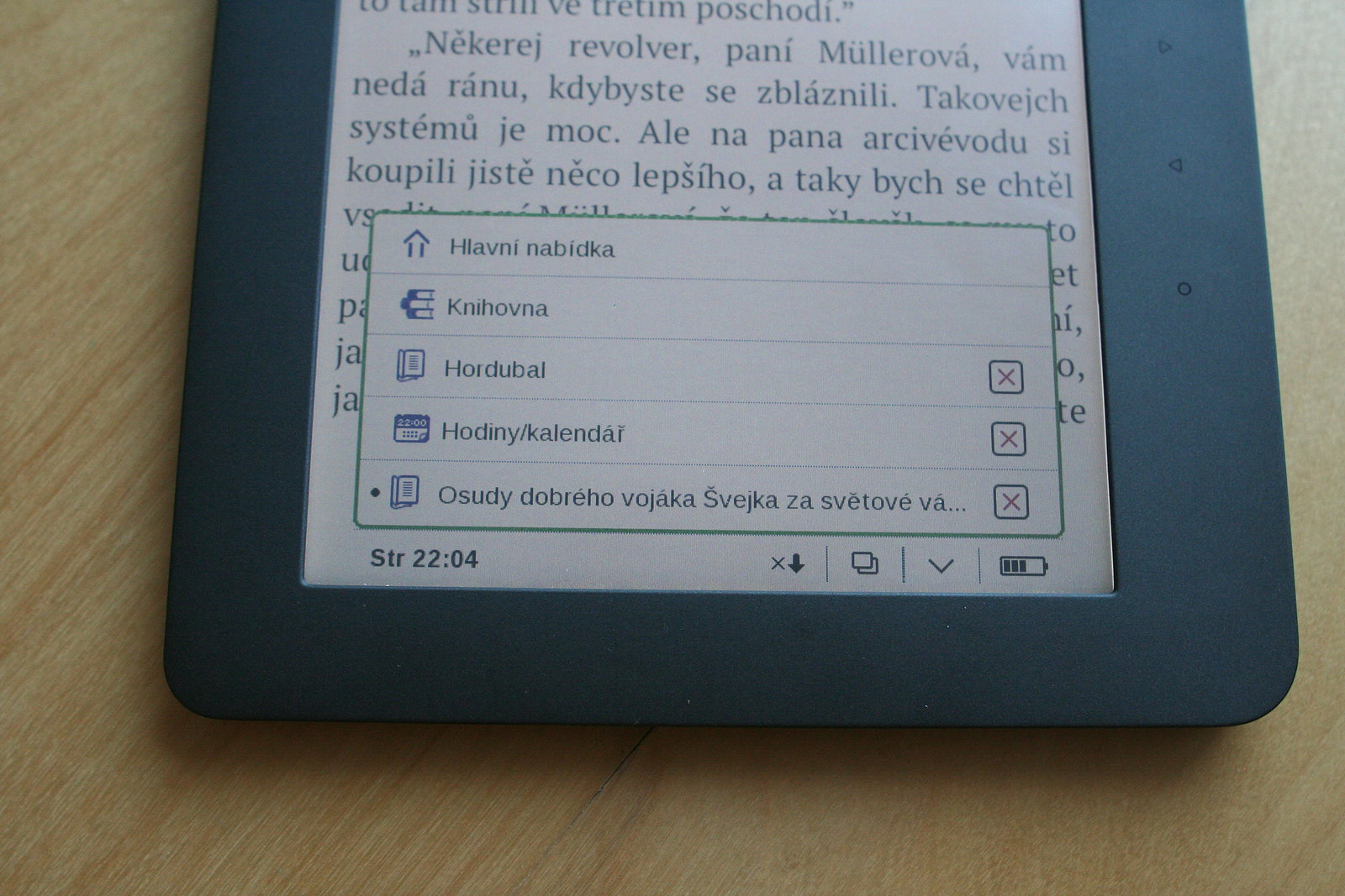 PocketBook Color Lux srovnání s Kindle a iPad