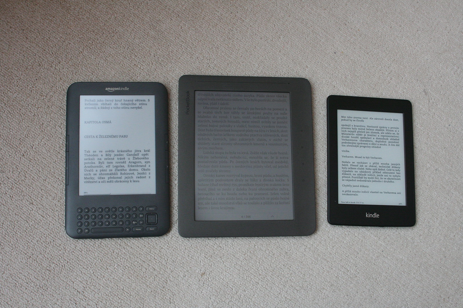 PocketBook Color Lux srovnání s Kindle a iPad