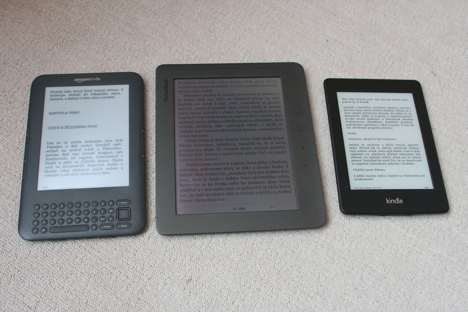 PocketBook Color Lux srovnání s Kindle a iPad