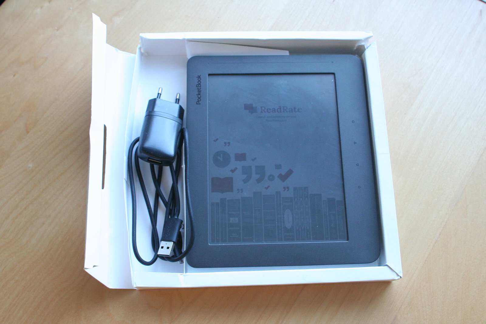 PocketBook Color Lux srovnání s Kindle a iPad