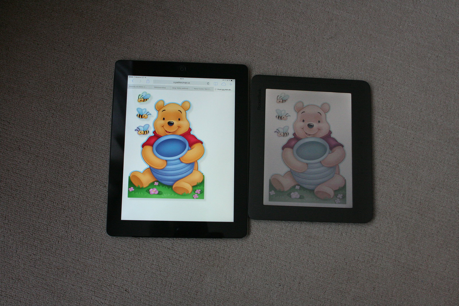 PocketBook Color Lux srovnání s Kindle a iPad