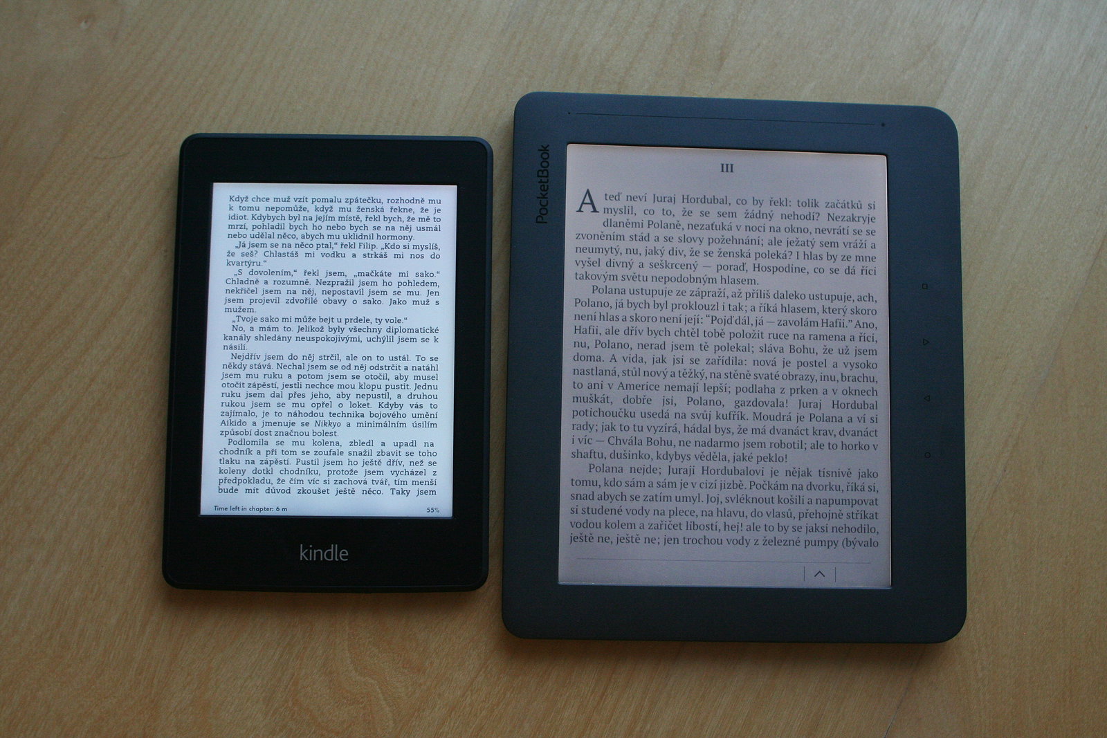 PocketBook Color Lux srovnání s Kindle a iPad