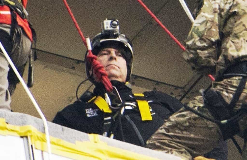 2012-11-princ-andrew-slanil-londc3bdnskc3bd-mrakodrap-shard-1.jp