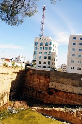 2018-08-ramallc3a1h-symbol-ekonomickc3a9-politiky-fajc3a1dismu-5