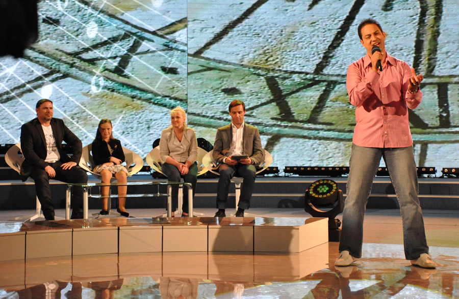 Soutěž Zpívá celá rodina vysílaná na ČT 1 v roce 2013