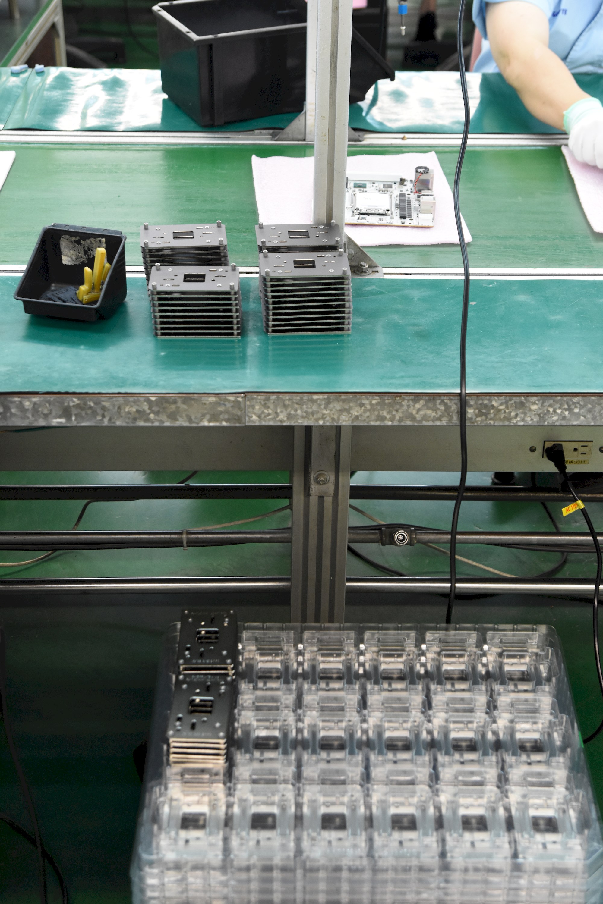 Exkurze v továrně Gigabyte na základní desky a grafické karty