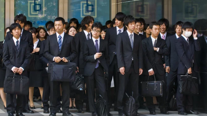 Neschopnost změnit práci, stres a nejistota. Japonsko skončilo poslední v globálním průzkumu spokojenosti zaměstnanců