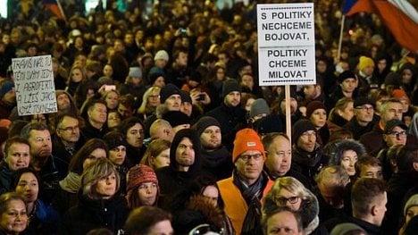 Náhledový obrázek - Emotivní a vyhrocené oslavy. Akce k 17. listopadu provázely protesty