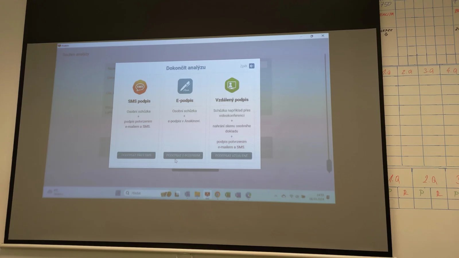 Podpis smlouvy proběhl elektronicky na tabletu poradce Partners. (14. 3. 2024)