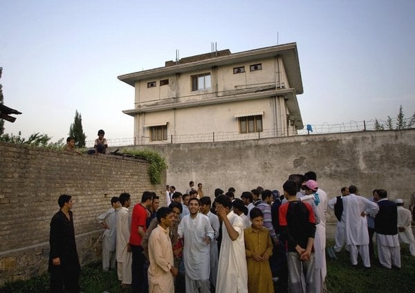 2019-04-sc3addlo-v-abbottc3a1bc3a1du-kde-byl-zastc599elen-usc3a1