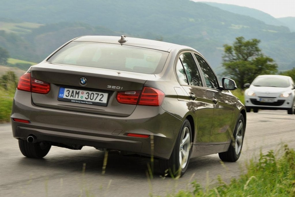2011-10-bmw-320i-efficient-dynamics-23.jpg