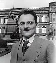 Kafkův přítel Max Brod, o němž chtěl, aby po jeho smrti spálil jeho dílo. Max Brod to ale neudělal.