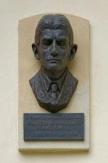 Mariánské Lázně, pamětní deska Franze Kafky na Lázeňském domě Balmoral – Osborne, kterou městu věnoval Peter Olszewski