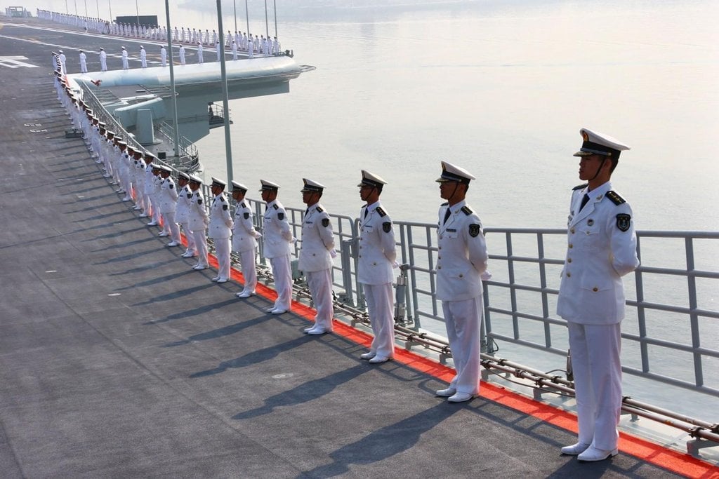 2016-07-prvnc3ad-c48dc3adnskc3a1-letadlovc3a1-loc48f-je-ve-sluc5