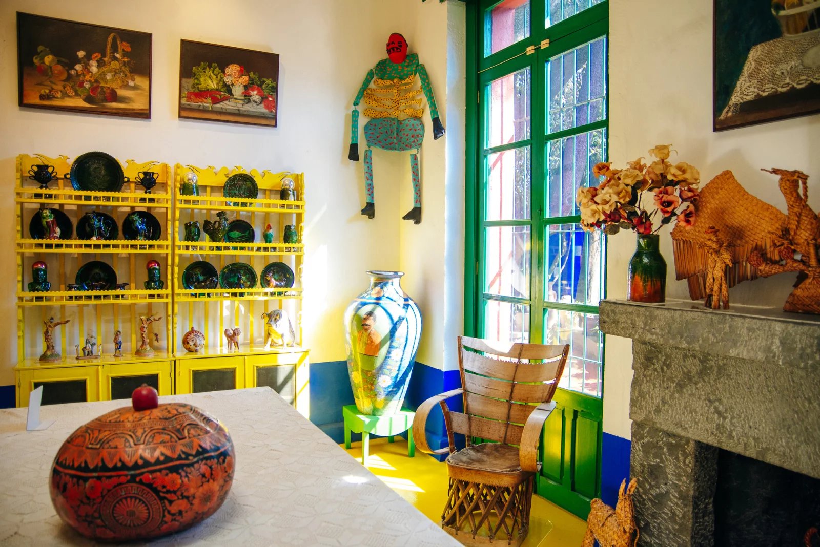 Kuchyň v mexickém domě Fridy Kahlo, dnes je v něm muzeum
