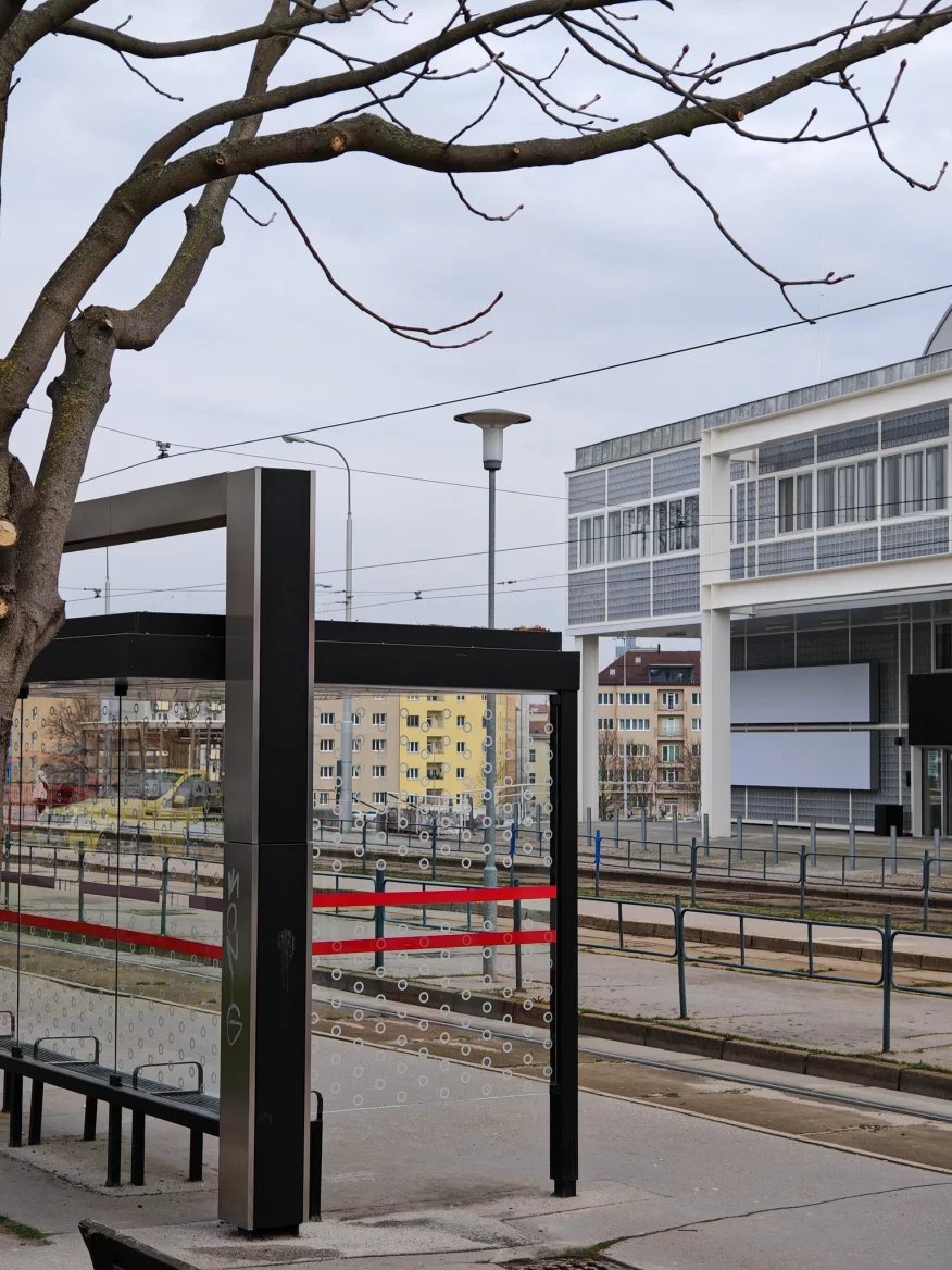 2,5násobný zoom z 180Mpx teleobjektivu