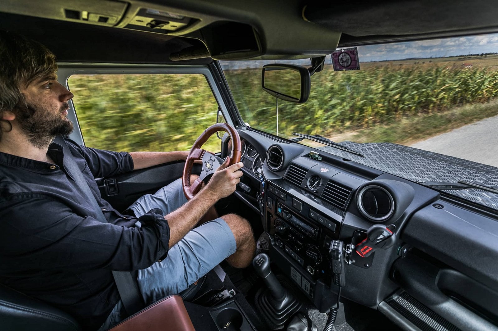 2020-10-lr-defender-a-predchudci-26.jpg