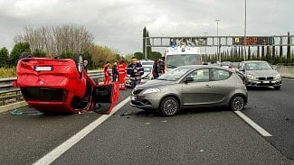 Náhledový obrázek - Jak se zachovat při dopravní nehodě? Dobře vyhodnoťte situaci a snažte se při rozhodování zachovat chladnou hlavu