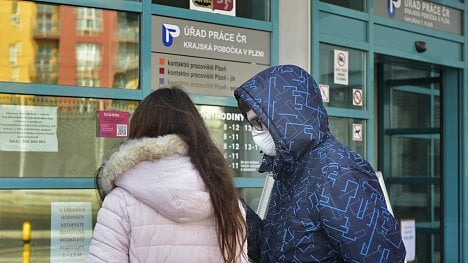 Náhledový obrázek - Další zpřísnění opatření. Na veřejnosti nejvýše ve dvou lidech