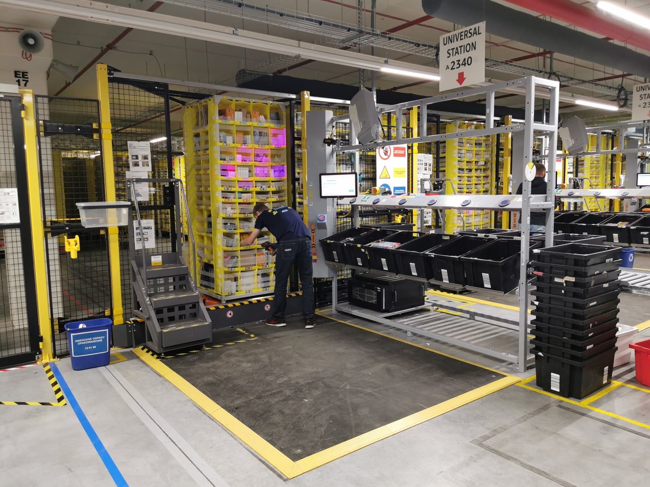 Robotické distribuční centrum Amazonu v polském Štětíně