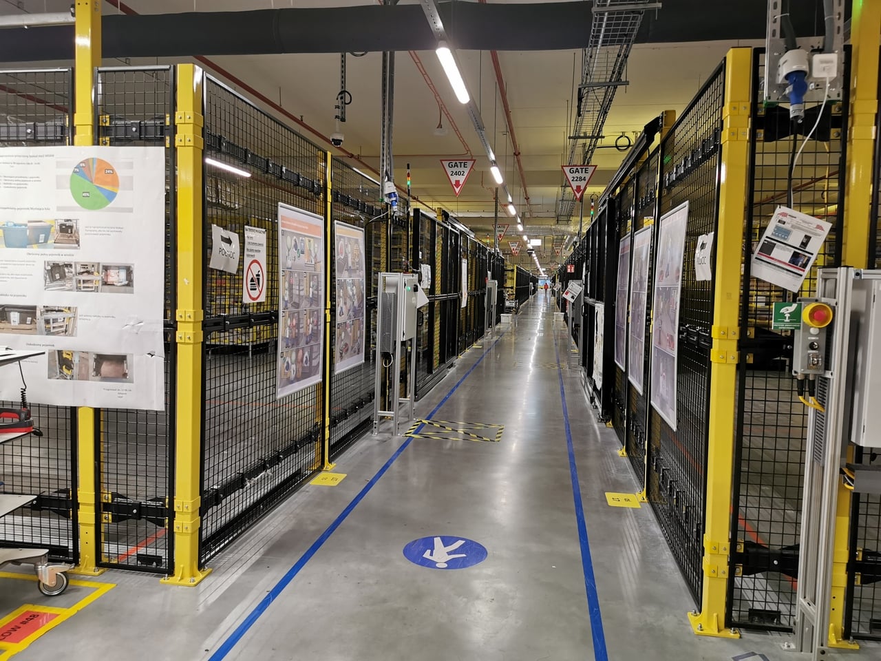 Robotické distribuční centrum Amazonu v polském Štětíně