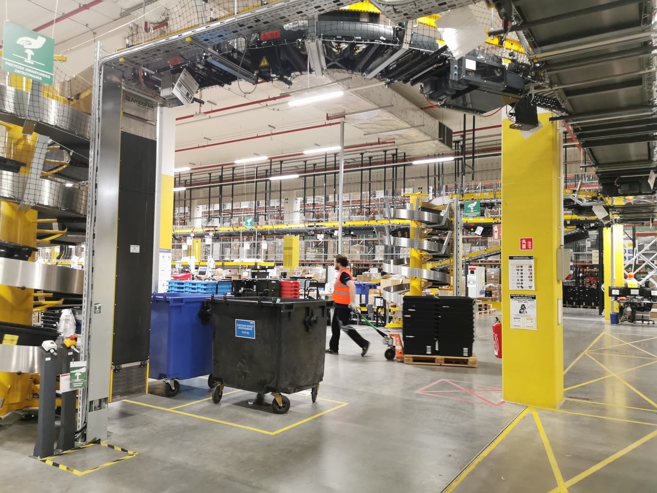 Robotické distribuční centrum Amazonu v polském Štětíně