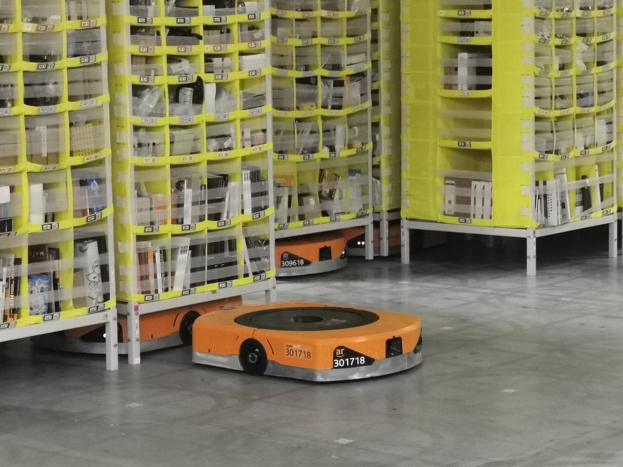 Robotické distribuční centrum Amazonu v polském Štětíně