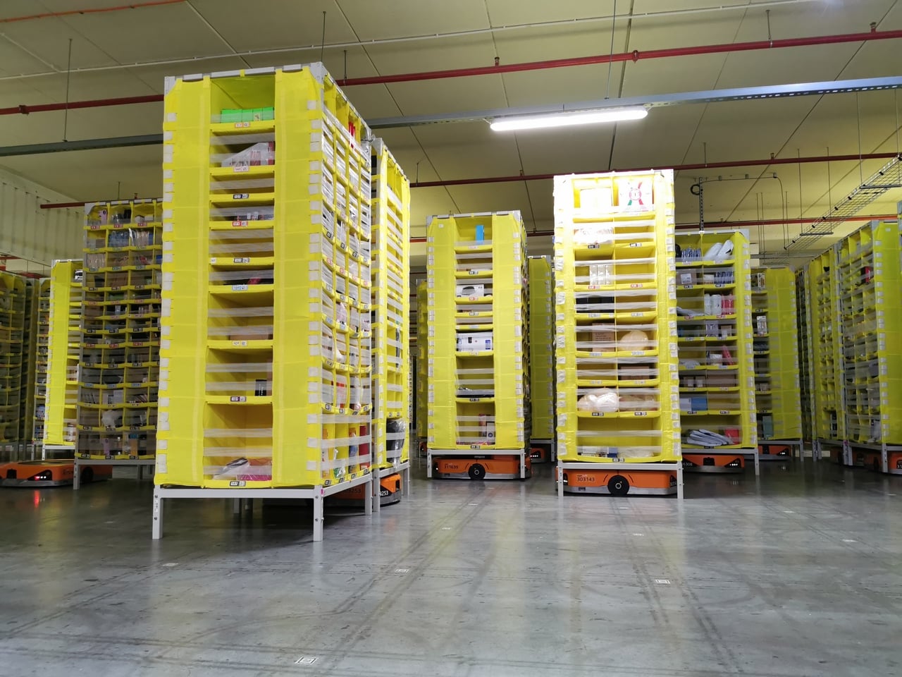 Robotické distribuční centrum Amazonu v polském Štětíně