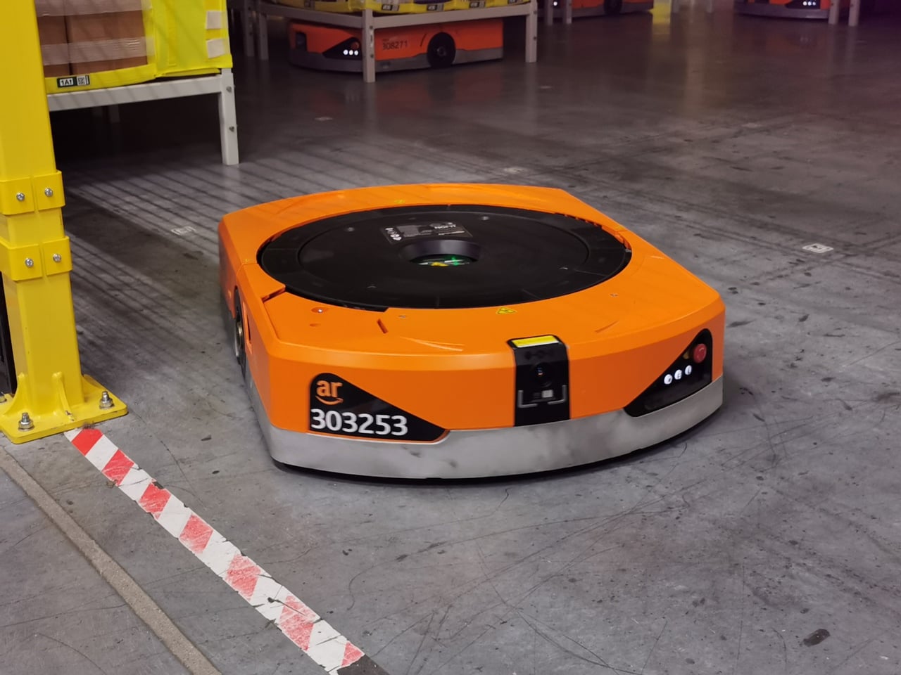 Robotické distribuční centrum Amazonu v polském Štětíně