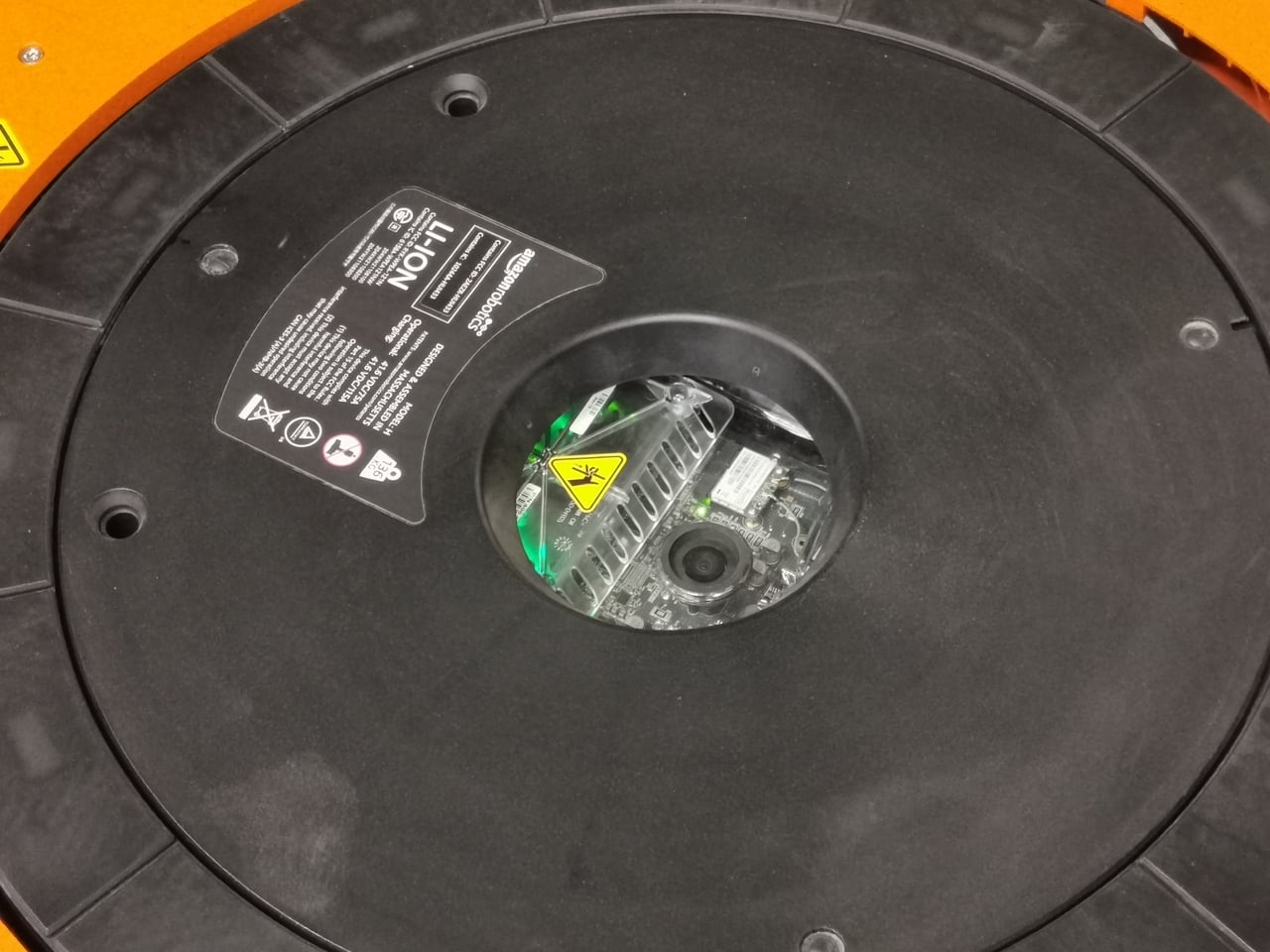 Robotické distribuční centrum Amazonu v polském Štětíně