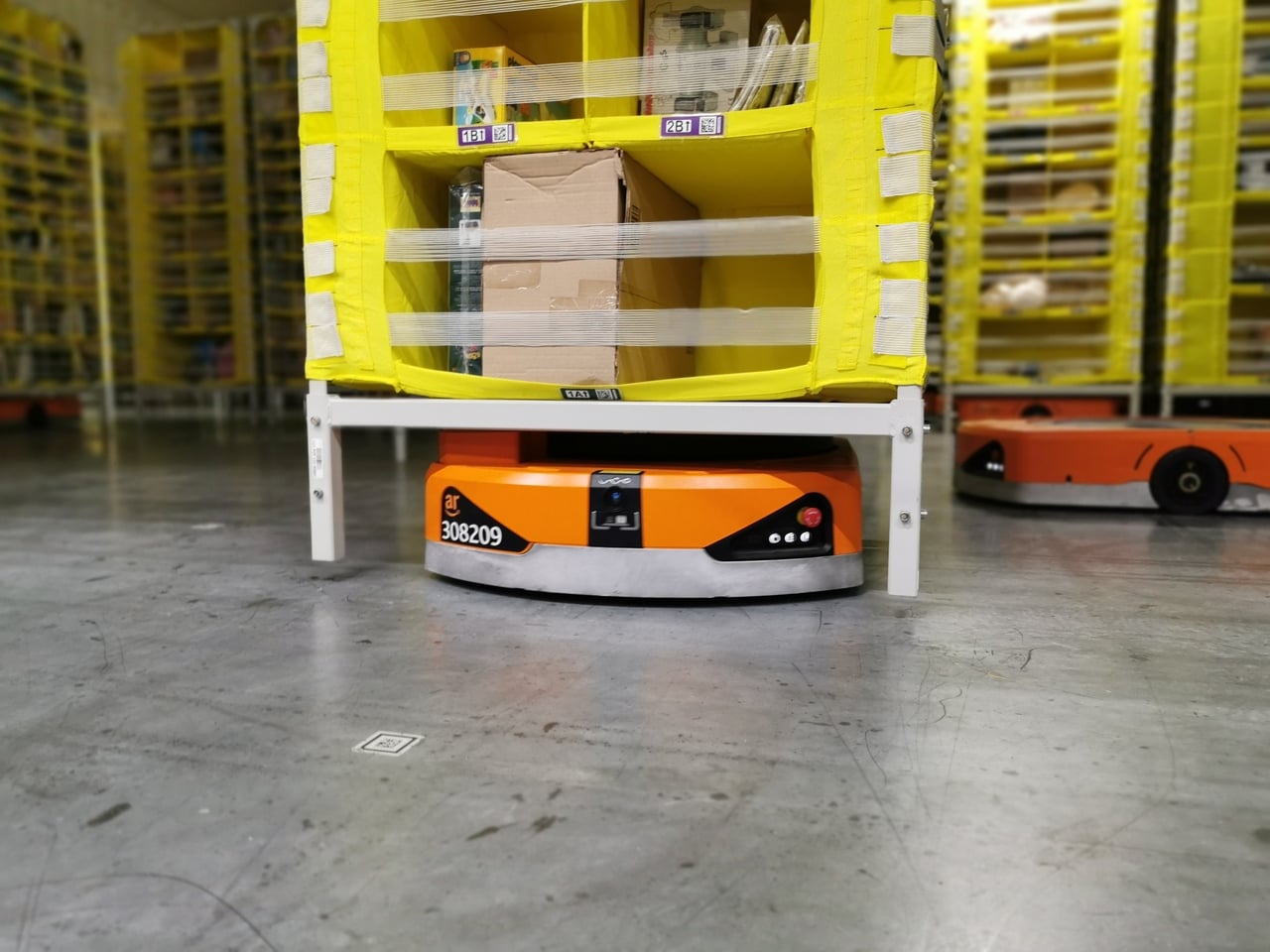 Robotické distribuční centrum Amazonu v polském Štětíně