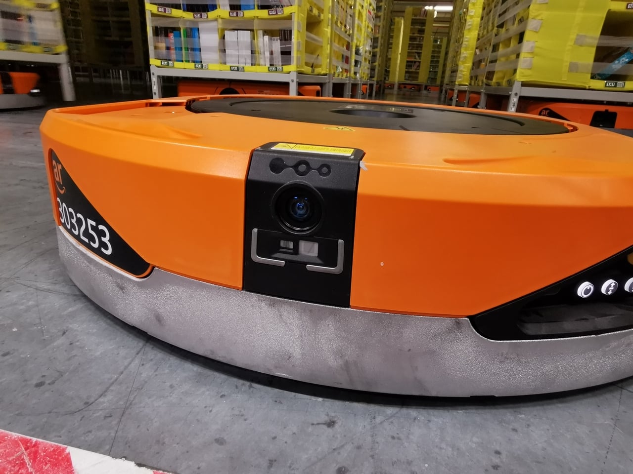 Robotické distribuční centrum Amazonu v polském Štětíně