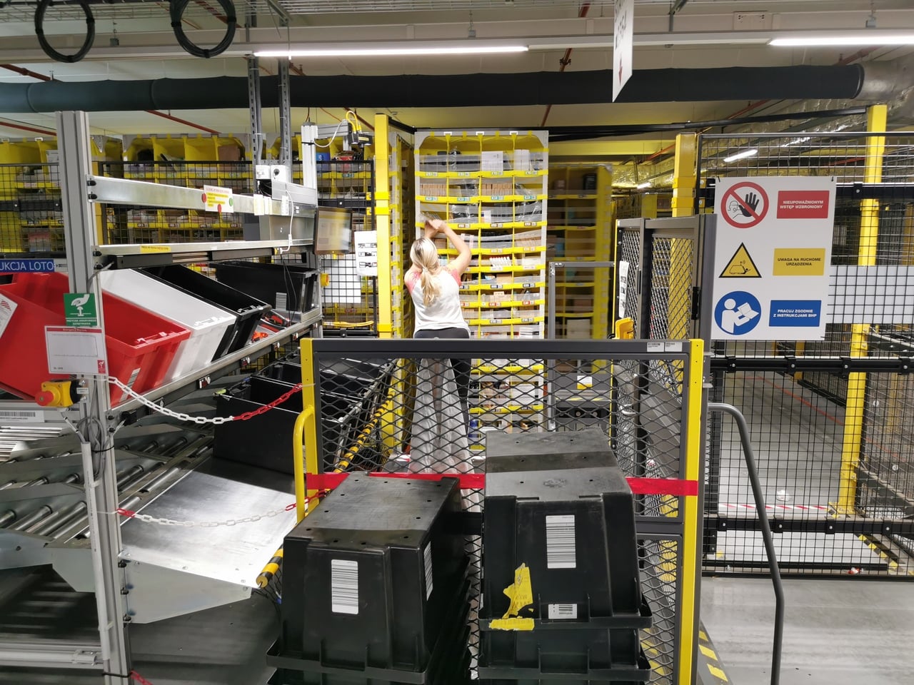 Robotické distribuční centrum Amazonu v polském Štětíně