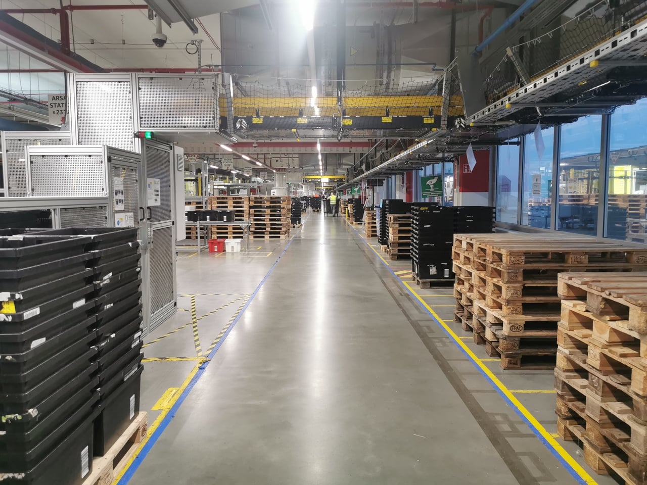 Robotické distribuční centrum Amazonu v polském Štětíně