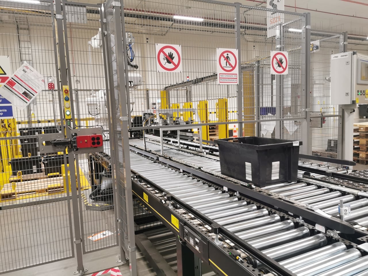 Robotické distribuční centrum Amazonu v polském Štětíně