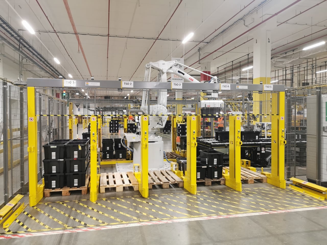 Robotické distribuční centrum Amazonu v polském Štětíně