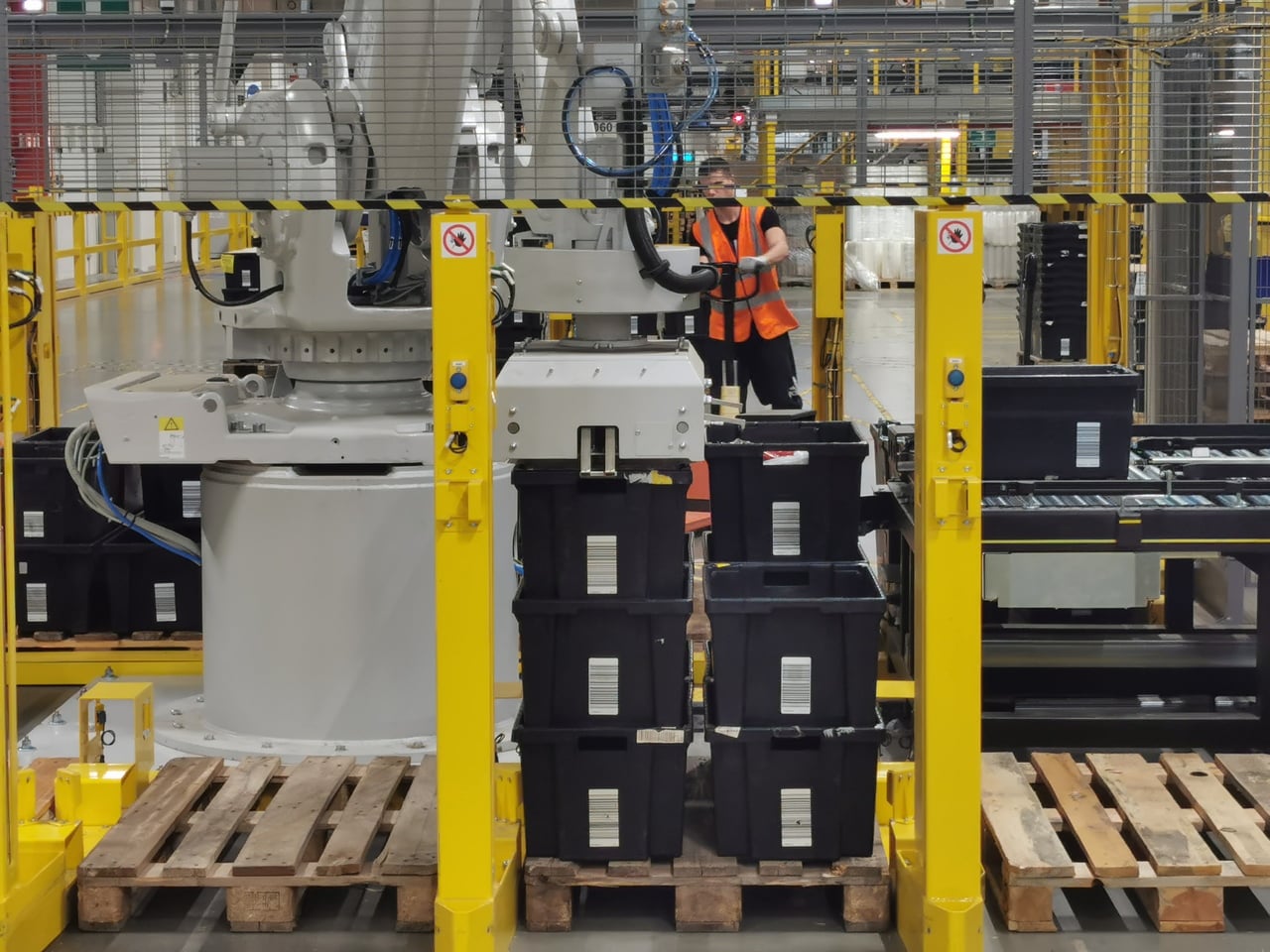 Robotické distribuční centrum Amazonu v polském Štětíně