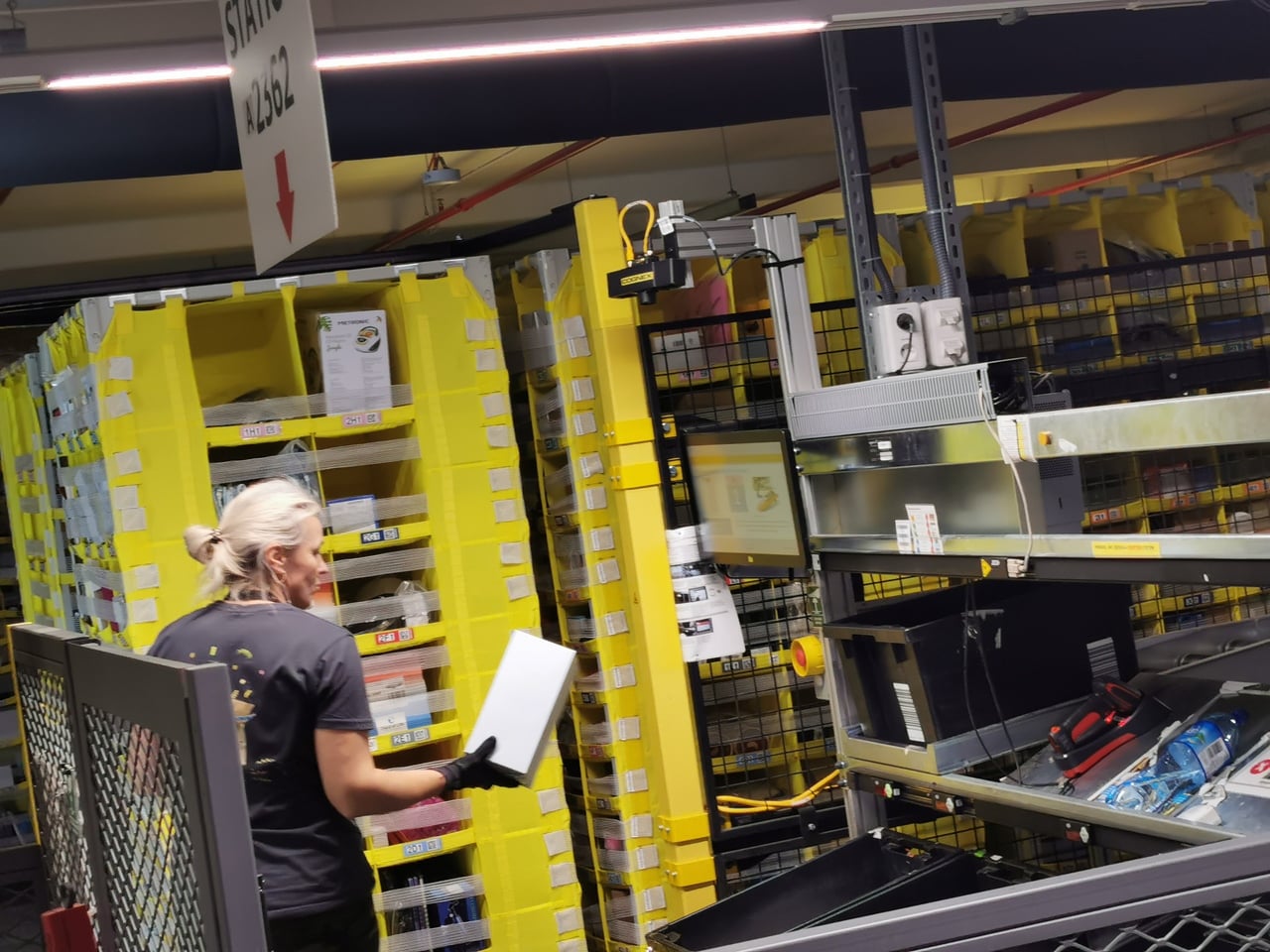 Robotické distribuční centrum Amazonu v polském Štětíně