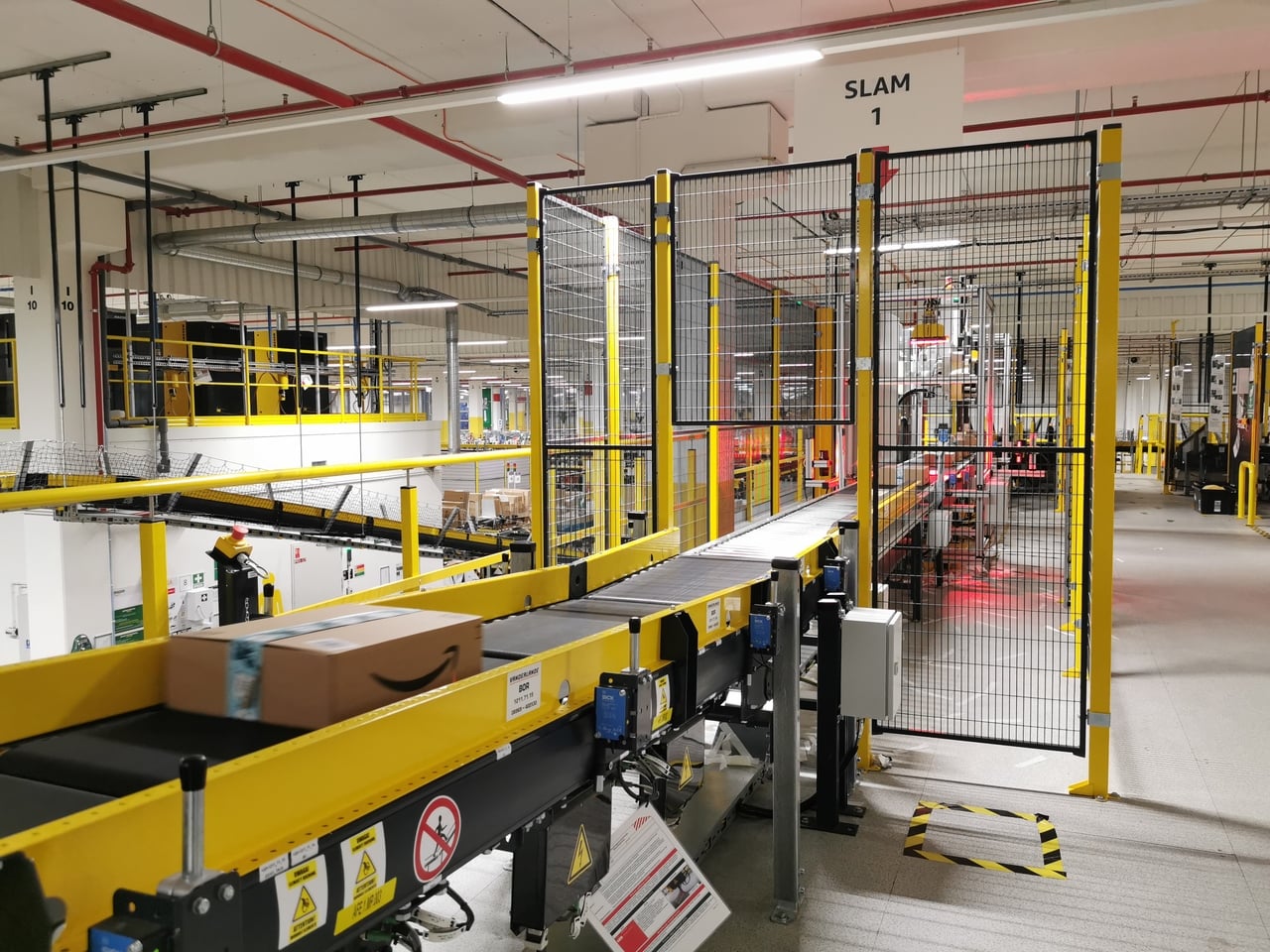 Robotické distribuční centrum Amazonu v polském Štětíně