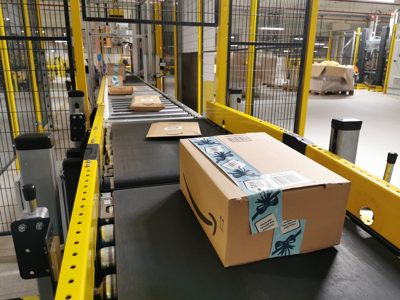 Robotické distribuční centrum Amazonu v polském Štětíně
