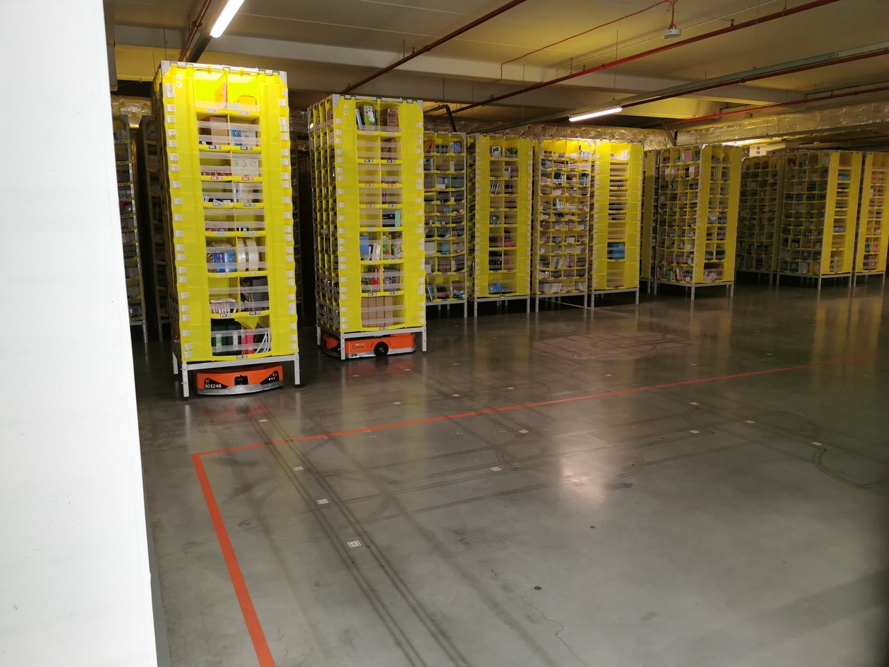 Robotické distribuční centrum Amazonu v polském Štětíně