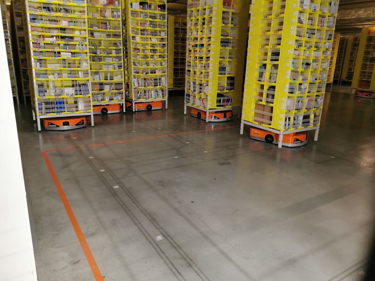 Robotické distribuční centrum Amazonu v polském Štětíně